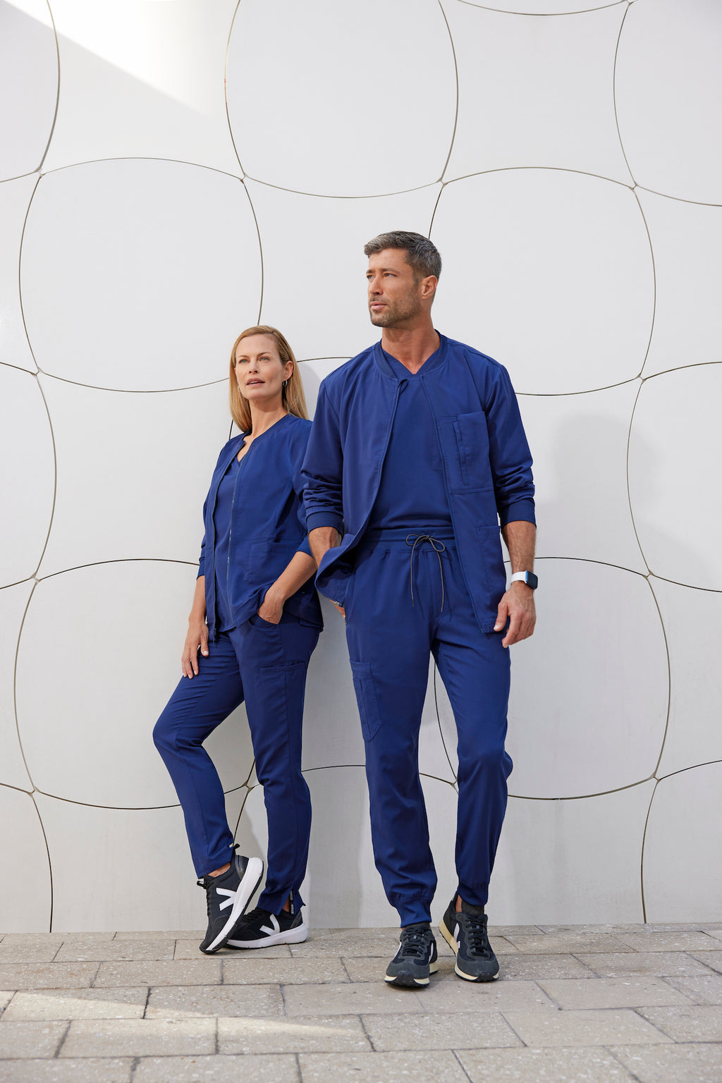 GRST079 - Men's Chest Pocket V-Neck Scrub Top